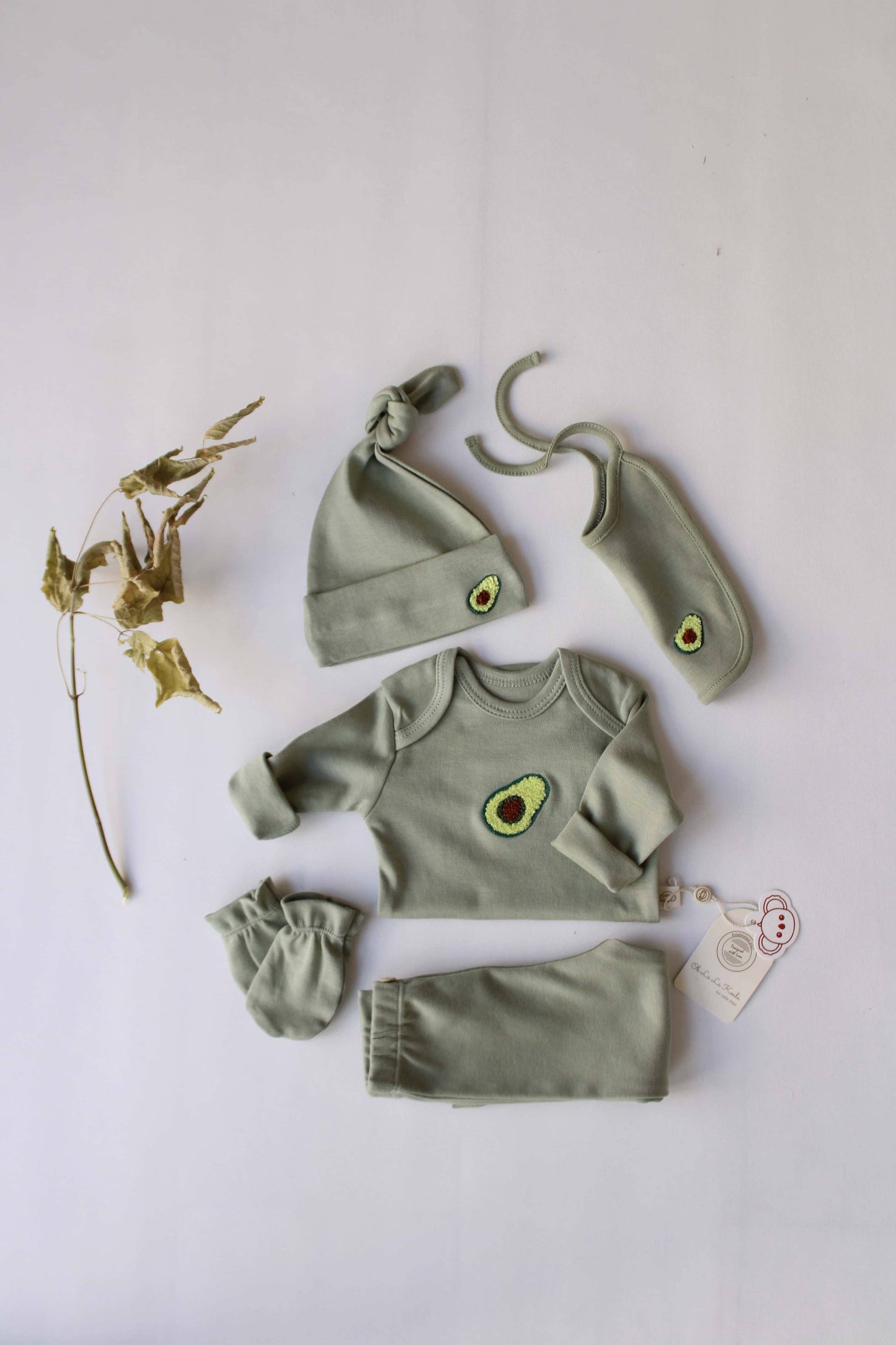 Honey and Hive - Avocado Patterned 5 Piece Newborn Set