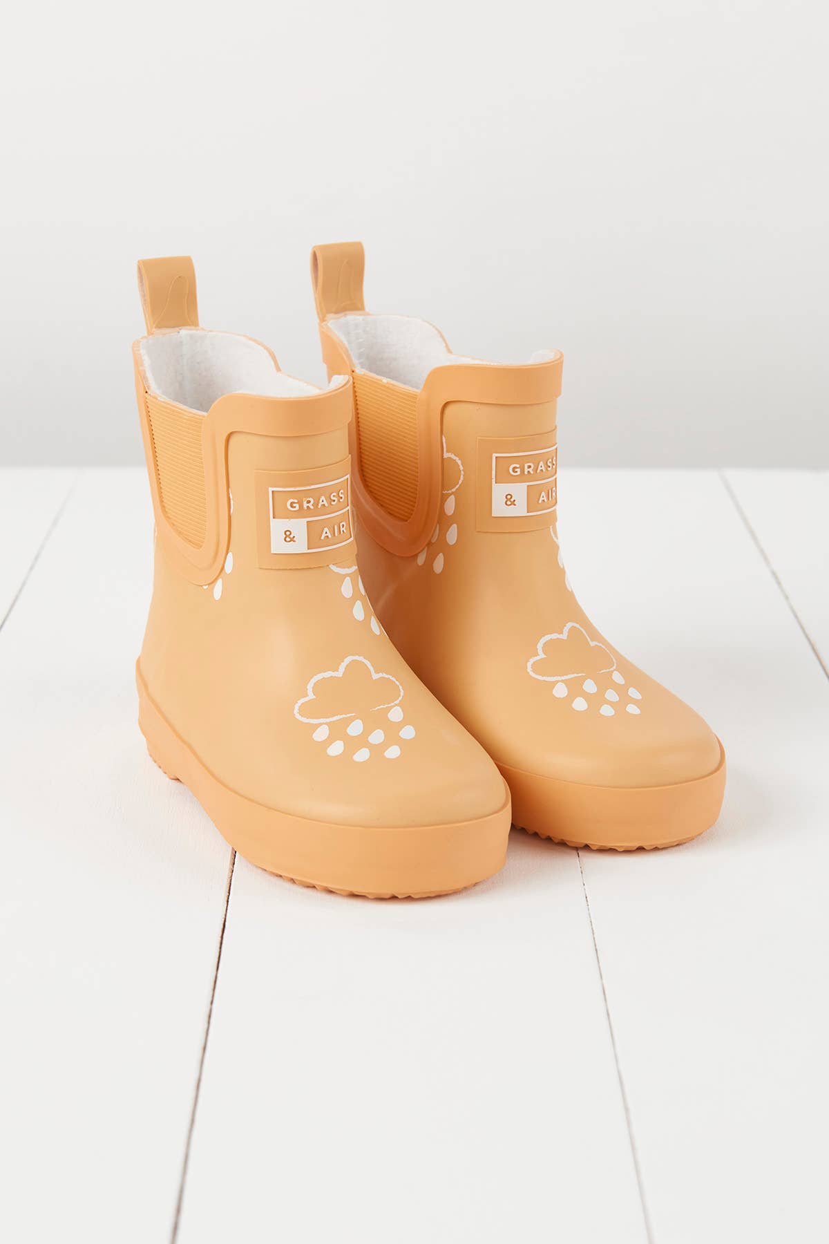 Grass & Air - Peach Short Color-Changing Kids Wellies